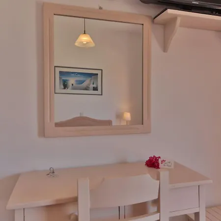 The Flower Hotel Oia (Santorini)